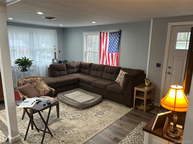 309-15 Fanning Boulevard, Riverhead, NY 11901