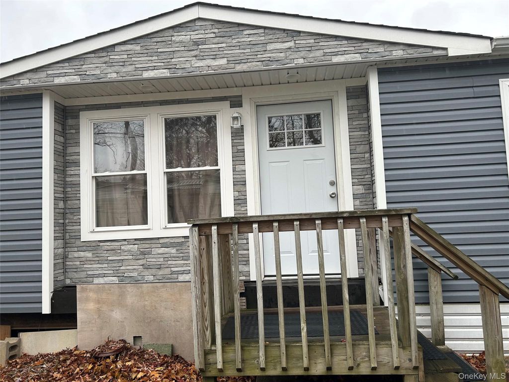 309-15 Fanning Boulevard, Riverhead, NY 11901