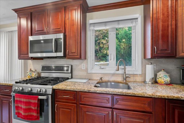 584 LIBERTY AVE, Jc, Heights, NJ 07307