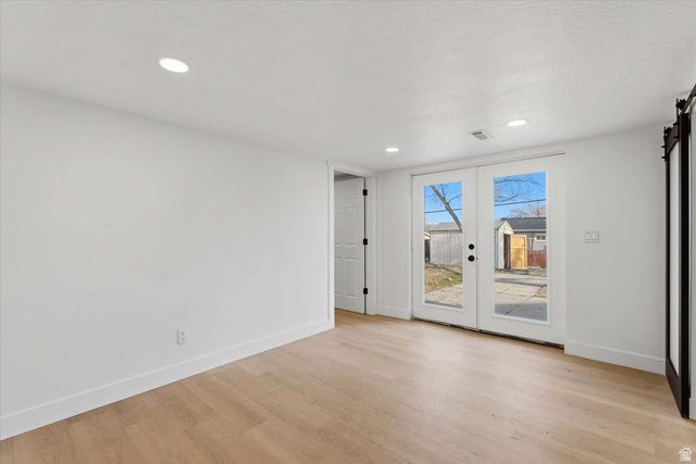 941 E CARNATION DR, Sandy, UT 84094