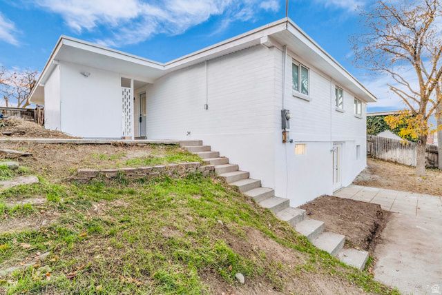 941 E CARNATION DR, Sandy, UT 84094