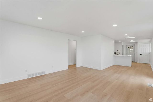 941 E CARNATION DR, Sandy, UT 84094