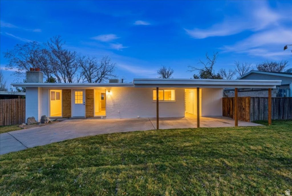 941 E CARNATION DR, Sandy, UT 84094