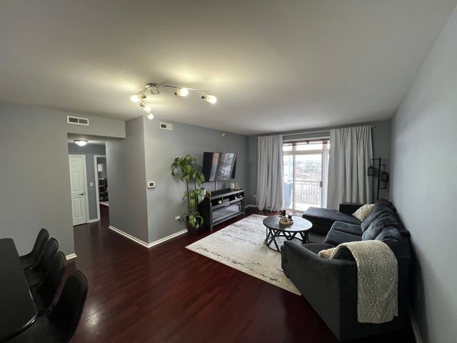 390 S Western Avenue 706, Des Plaines, IL 60016