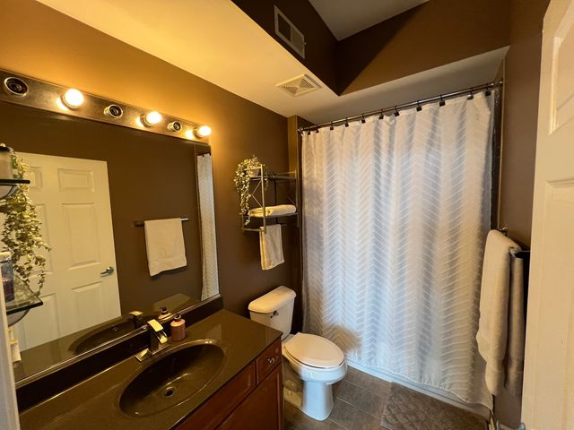 390 S Western Avenue 706, Des Plaines, IL 60016