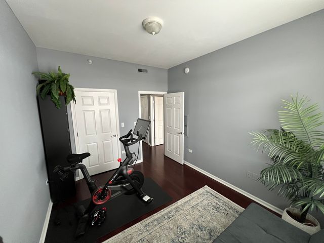 390 S Western Avenue 706, Des Plaines, IL 60016