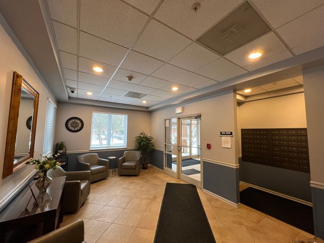 390 S Western Avenue 706, Des Plaines, IL 60016