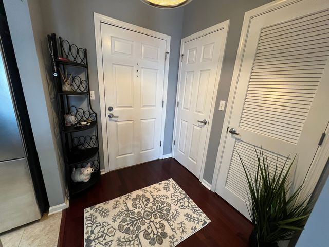 390 S Western Avenue 706, Des Plaines, IL 60016