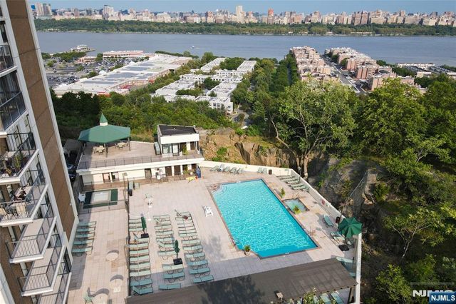 250 Gorge Road 6A, Cliffside Park, NJ 07010