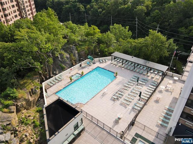 250 Gorge Road 6A, Cliffside Park, NJ 07010