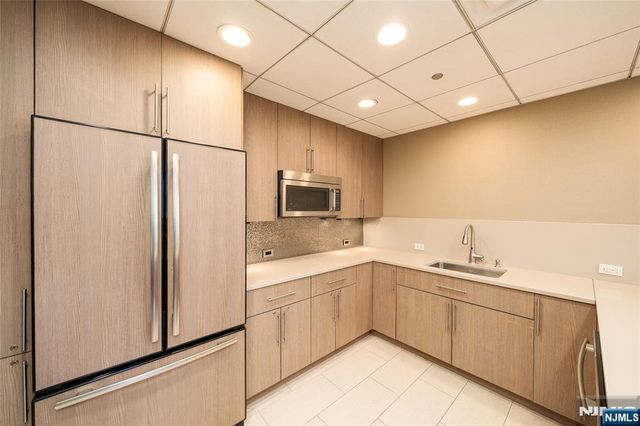 250 Gorge Road 6A, Cliffside Park, NJ 07010