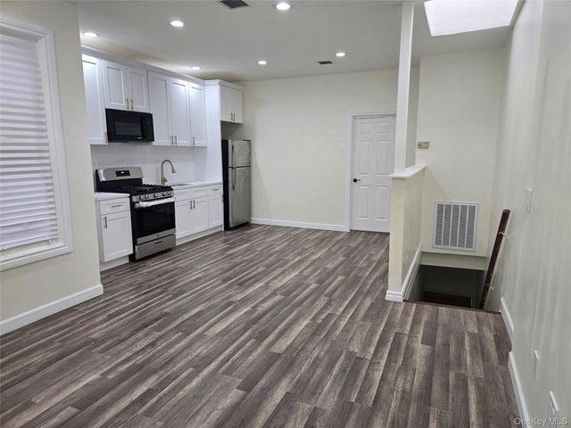 10750 Van Wyck Expressway, Richmond Hill S., NY 11419