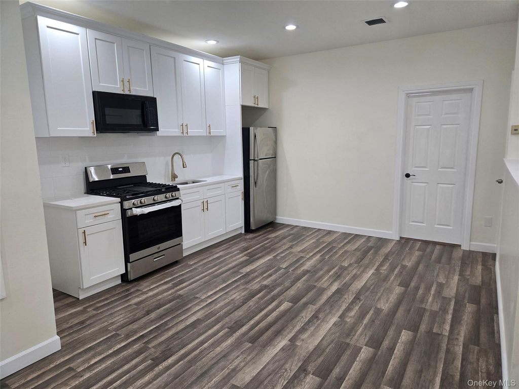 10750 Van Wyck Expressway, Richmond Hill S., NY 11419