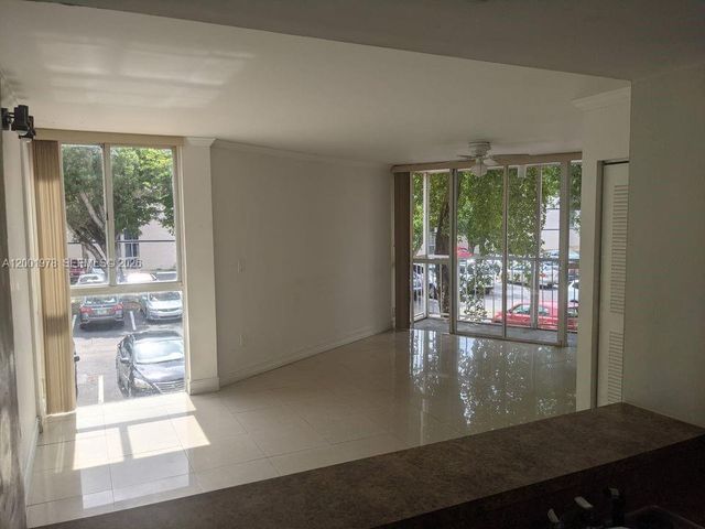 7125 NW 186th St B209, Hialeah, FL 33015