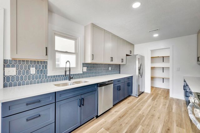 609 E 57th St S, Wichita, KS 67216