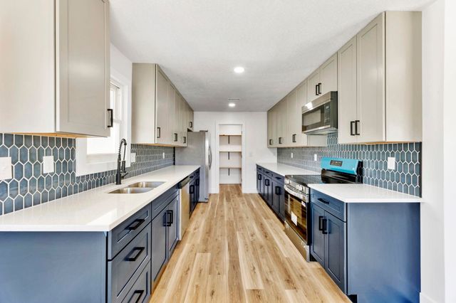 609 E 57th St S, Wichita, KS 67216