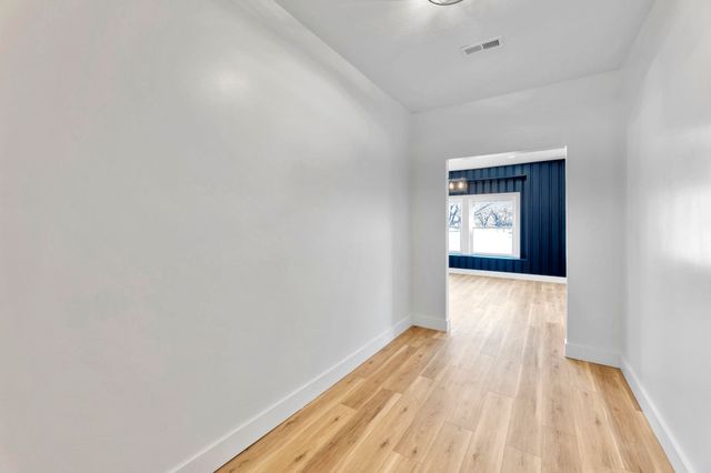 609 E 57th St S, Wichita, KS 67216