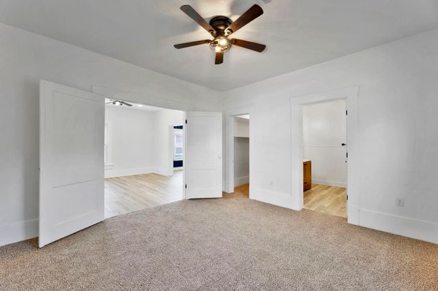 609 E 57th St S, Wichita, KS 67216