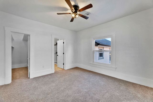 609 E 57th St S, Wichita, KS 67216