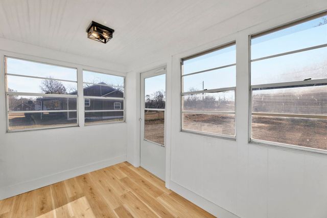 609 E 57th St S, Wichita, KS 67216