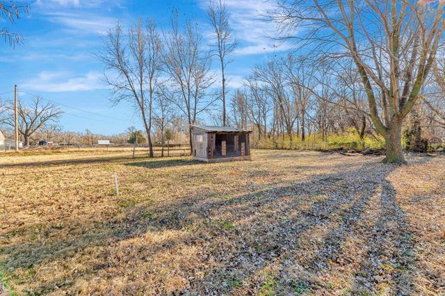 609 E 57th St S, Wichita, KS 67216