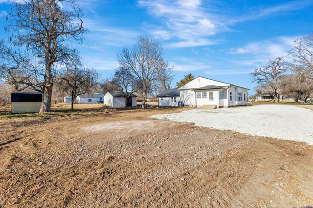 609 E 57th St S, Wichita, KS 67216