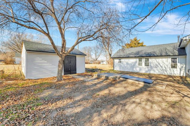 609 E 57th St S, Wichita, KS 67216