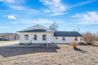 609 E 57th St S, Wichita, KS 67216