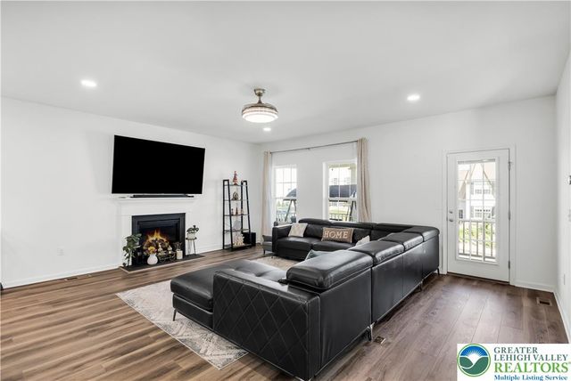 5044 Bellflower Drive, North Whitehall Twp, PA 18078
