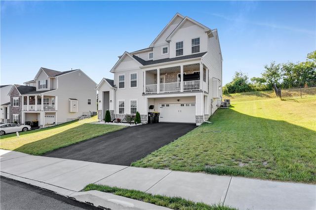 5044 Bellflower Drive, North Whitehall Twp, PA 18078