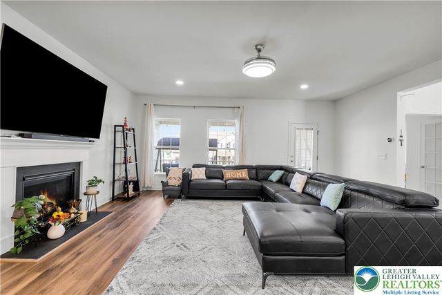 5044 Bellflower Drive, North Whitehall Twp, PA 18078