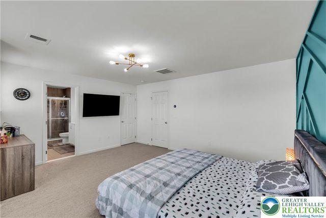 5044 Bellflower Drive, North Whitehall Twp, PA 18078