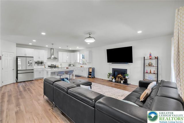 5044 Bellflower Drive, North Whitehall Twp, PA 18078