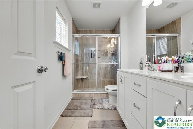 5044 Bellflower Drive, North Whitehall Twp, PA 18078