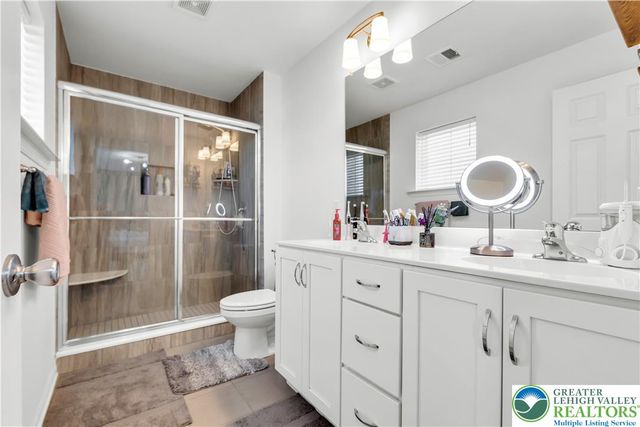 5044 Bellflower Drive, North Whitehall Twp, PA 18078