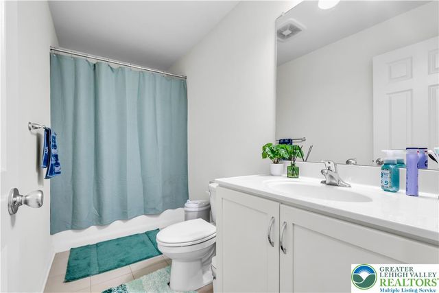 5044 Bellflower Drive, North Whitehall Twp, PA 18078