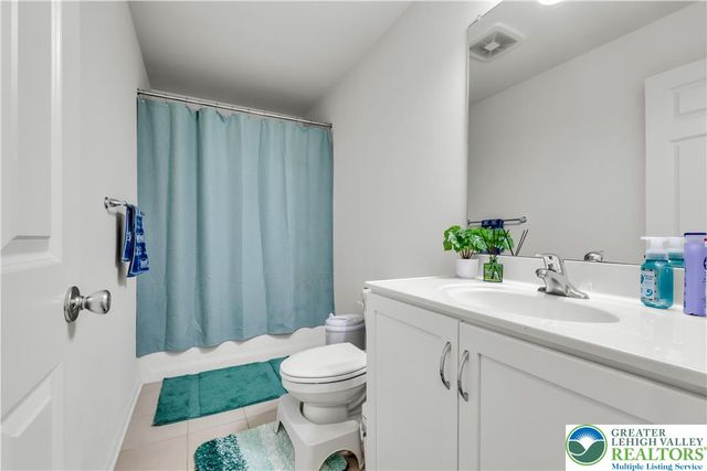 5044 Bellflower Drive, North Whitehall Twp, PA 18078