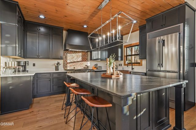 561 Edgewood Drive, Gatlinburg, TN 37738