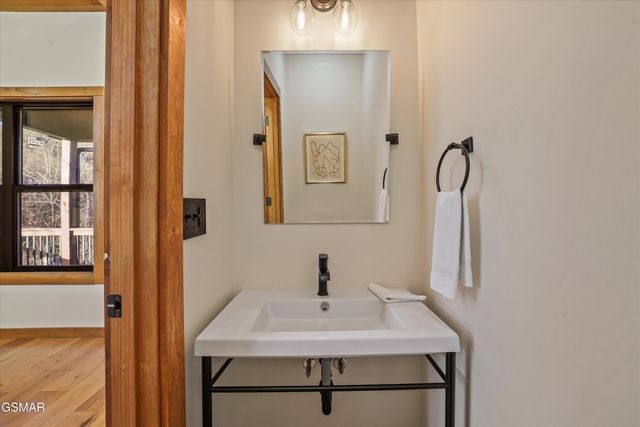 561 Edgewood Drive, Gatlinburg, TN 37738