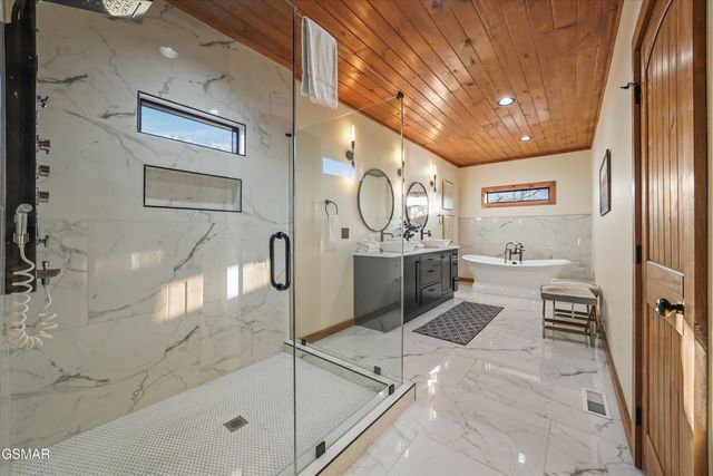 561 Edgewood Drive, Gatlinburg, TN 37738