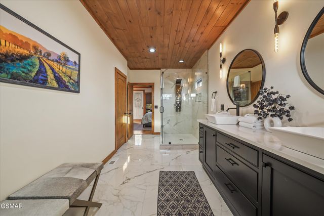 561 Edgewood Drive, Gatlinburg, TN 37738