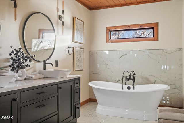 561 Edgewood Drive, Gatlinburg, TN 37738