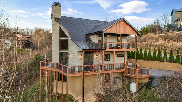 561 Edgewood Drive, Gatlinburg, TN 37738