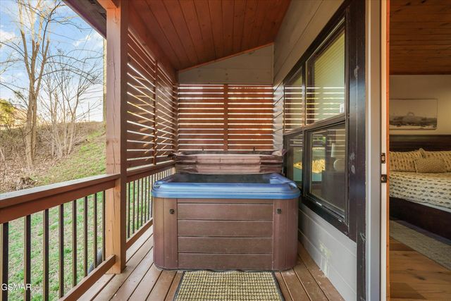 561 Edgewood Drive, Gatlinburg, TN 37738