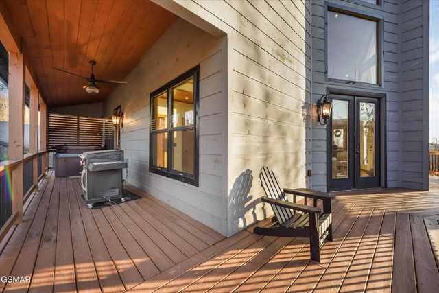 561 Edgewood Drive, Gatlinburg, TN 37738