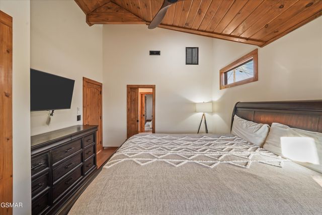 561 Edgewood Drive, Gatlinburg, TN 37738