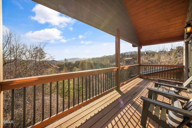 561 Edgewood Drive, Gatlinburg, TN 37738