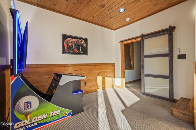 561 Edgewood Drive, Gatlinburg, TN 37738