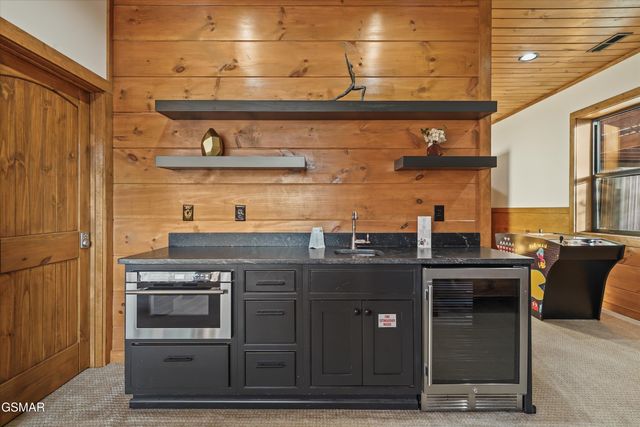 561 Edgewood Drive, Gatlinburg, TN 37738