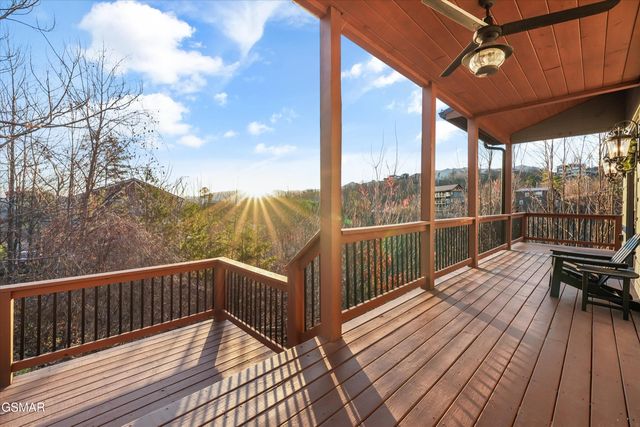 561 Edgewood Drive, Gatlinburg, TN 37738